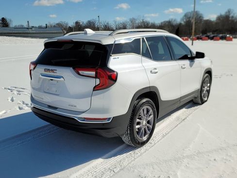 Used 2023 GMC Terrain SLT image 12