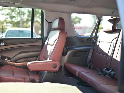 Used 2020 Chevrolet Suburban Premier w/ Premier Plus Edition AWD/4WD image 20