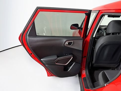 Used 2025 Kia Soul LX w/ LX Technology Package FWD image 25