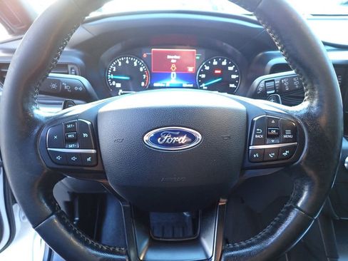 Used 2020 Ford Explorer XLT image 24