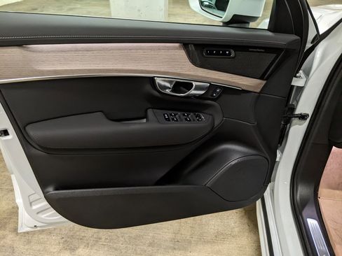 New 2025 Volvo XC90 T8 Plus w/ Protection Package Premier image 9