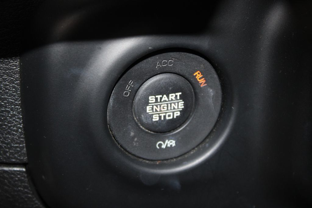 Used 2018 Jeep Wrangler Unlimited Sahara AWD/4WD image 27