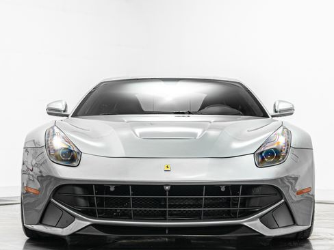 Used 2016 Ferrari F12 Berlinetta RWD image 4
