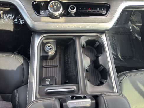 Used 2025 Ford Expedition Max Platinum image 22