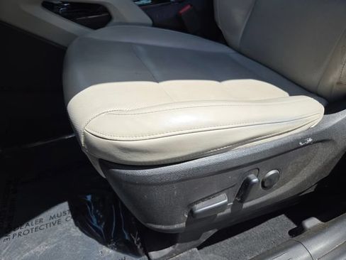 Used 2022 Kia Telluride S FWD image 12