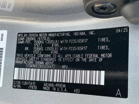 Used 2025 Toyota Sienna LE FWD image 32