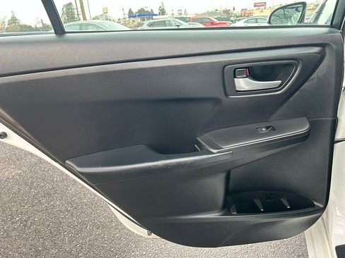 Used 2017 Toyota Camry SE image 24