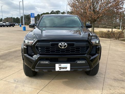 Used 2025 Toyota Tacoma TRD Off-Road image 2