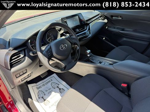 Used 2018 Toyota C-HR XLE FWD image 16