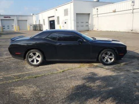 Used 2018 Dodge Challenger SXT RWD image 14