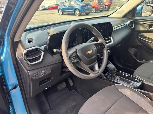 Used 2025 Chevrolet TrailBlazer LT AWD/4WD image 13