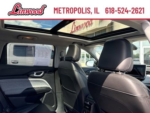 Used 2022 Jeep Compass Latitude w/ Sun and Sound Group AWD/4WD image 9