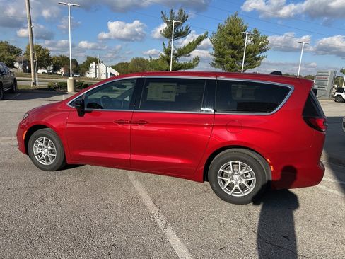 New 2026 Chrysler Pacifica Select image 20