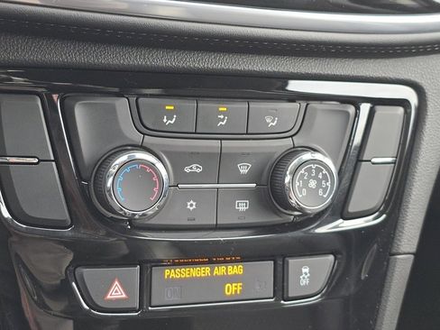 Used 2022 Buick Encore Preferred image 32