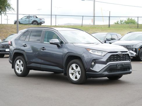 Used 2020 Toyota RAV4 XLE w/ XLE Grade Weather Package AWD/4WD image 4