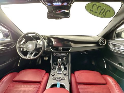 Used 2022 Alfa Romeo Giulia Veloce image 3
