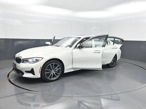 Used 2021 BMW 330i xDrive Sedan AWD/4WD image 38
