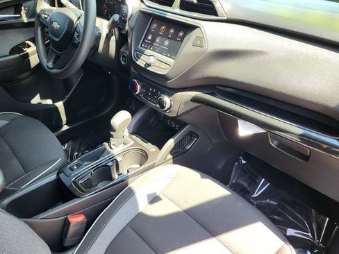 Used 2023 Chevrolet TrailBlazer LT FWD image 24
