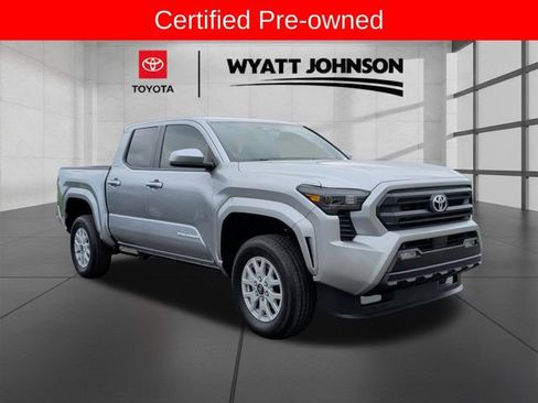 Certified 2025 Toyota Tacoma SR5 AWD/4WD image 7