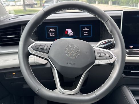 Used 2025 Volkswagen Tiguan SE image 10