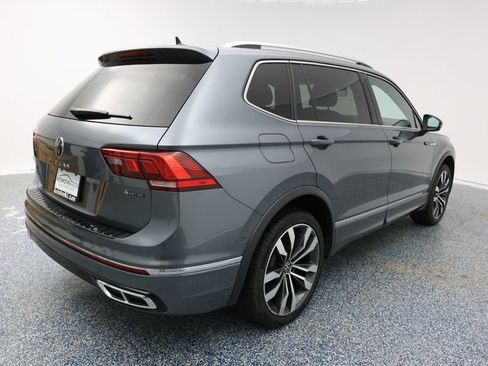 Used 2023 Volkswagen Tiguan SEL R-Line image 3