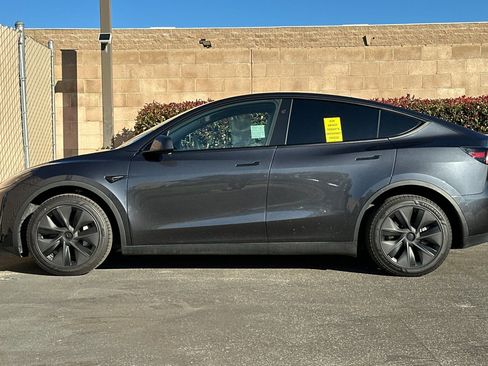 Used 2025 Tesla Model Y Long Range image 7