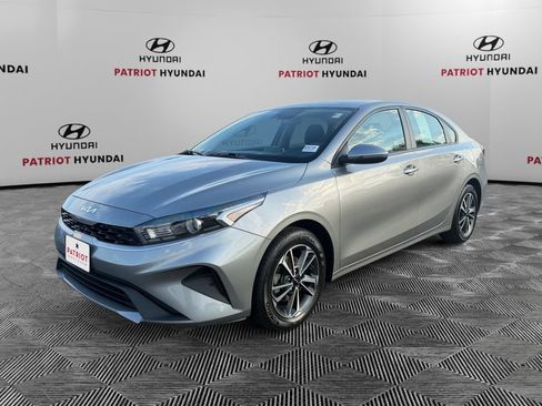 Used 2023 Kia Forte LXS w/ LXS Technology Package FWD image 7