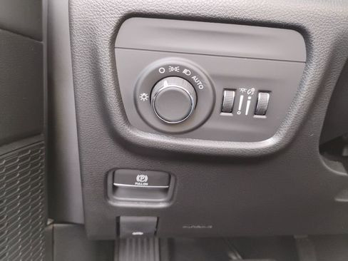 New 2025 Jeep Grand Cherokee Laredo w/ Trailer Tow Package image 38