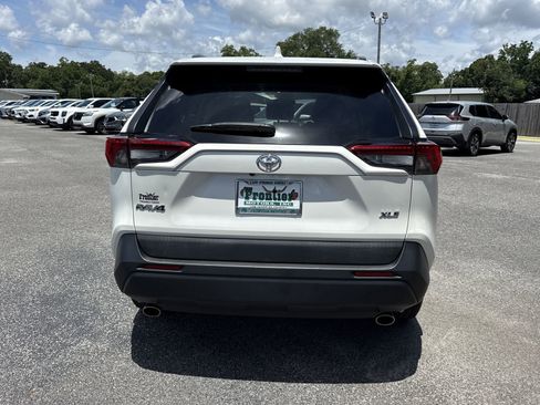 Used 2021 Toyota RAV4 XLE Premium FWD image 4