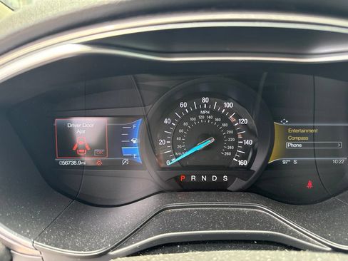 Used 2019 Ford Fusion SE FWD image 2