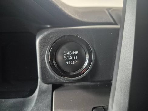 Certified 2024 Toyota Tacoma SR5 AWD/4WD image 22
