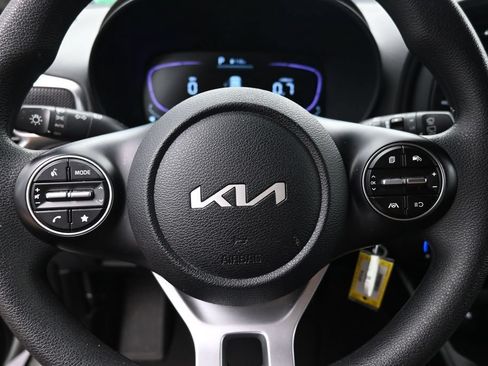 Used 2025 Kia Soul LX w/ LX Technology Package FWD image 16