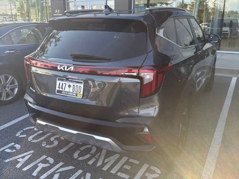 Used 2024 Kia Seltos EX FWD image 4