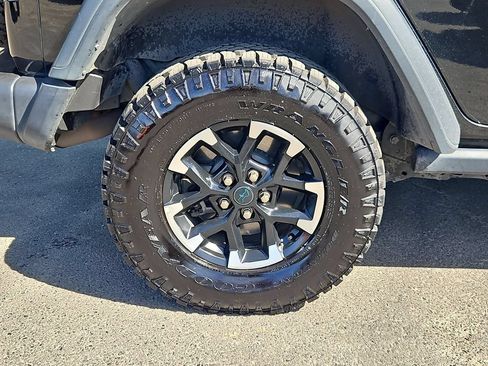 Used 2024 Jeep Wrangler Unlimited Rubicon 4xe w/ Technology Group AWD/4WD image 9