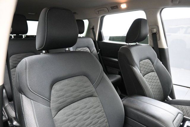 Used 2025 Nissan Pathfinder SV FWD image 33