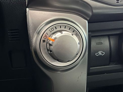 Used 2018 Toyota 4Runner SR5 Premium AWD/4WD image 24