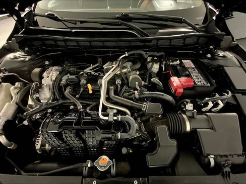 Used 2025 Nissan Altima 2.5 SV image 10