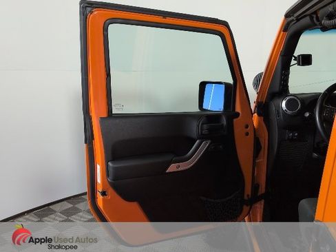 Used 2012 Jeep Wrangler Unlimited Sahara w/ Connectivity Group image 8