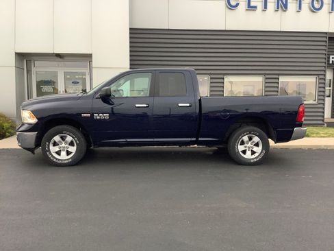 Used 2017 RAM 1500 Classic SLT AWD/4WD image 2