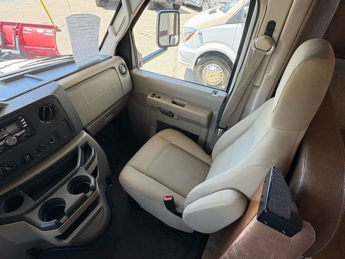 Used 2017 Ford E-450 and Econoline 450 Super Duty w/ Motorhome Prep Package RWD image 41