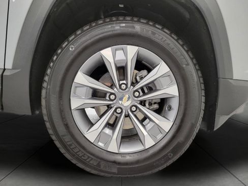 Used 2025 Chevrolet Equinox LT image 4