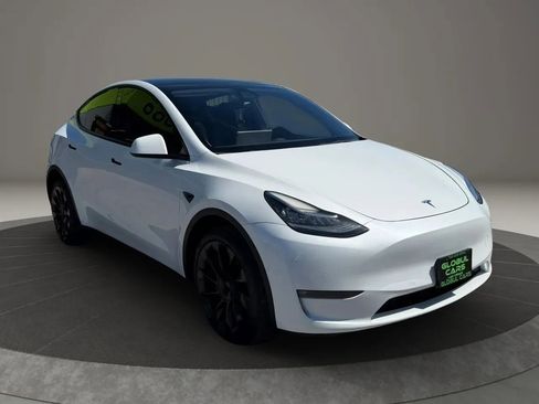 Used 2022 Tesla Model Y Long Range image 4