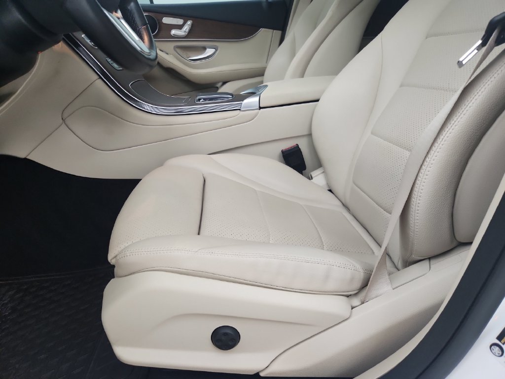 Used 2022 Mercedes-Benz GLC 300 4MATIC image 22