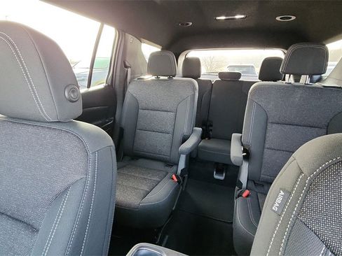 Used 2024 Chevrolet Traverse LT image 12