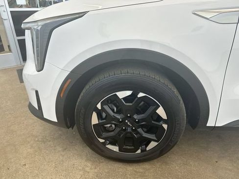 Certified 2025 Kia Sorento S FWD image 20
