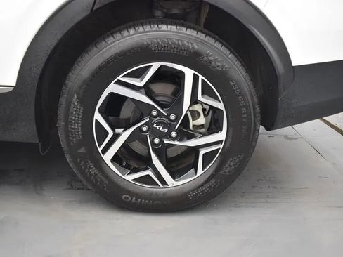 Used 2025 Kia Sportage LX image 35