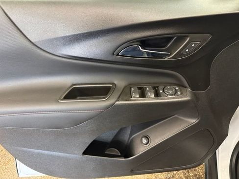 Used 2023 Chevrolet Equinox RS AWD/4WD image 9