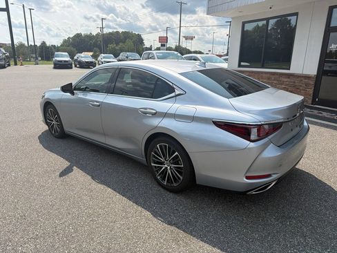 Used 2023 Lexus ES 350 w/ Premium Package FWD image 7
