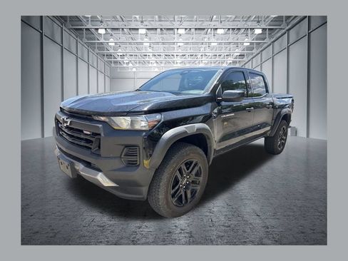 Certified 2025 Chevrolet Colorado Trail Boss AWD/4WD image 1