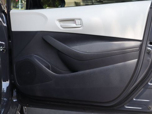 Used 2025 Toyota Corolla LE FWD image 28